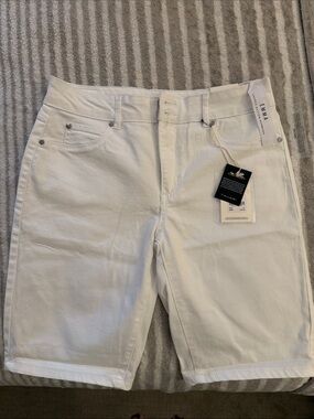 Tahari White Women's Bermuda Shorts